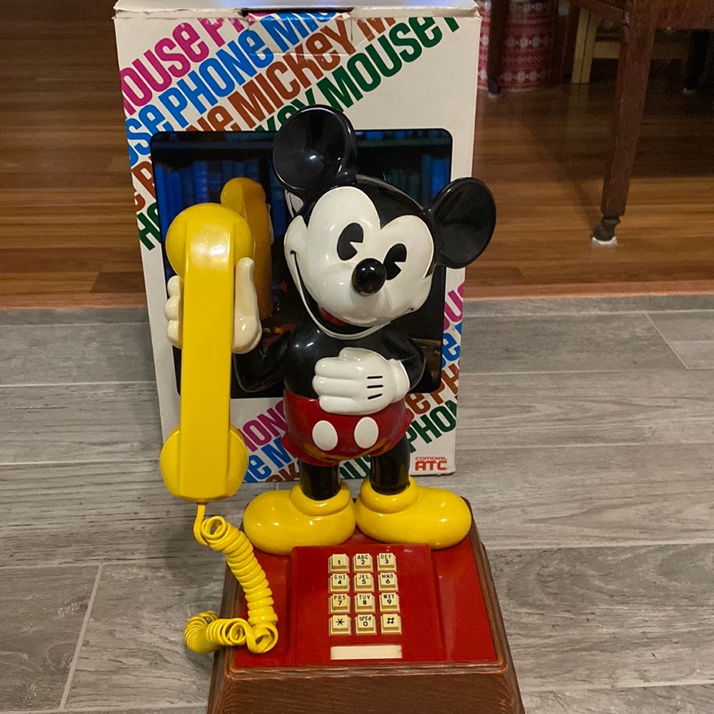Vintage Mickey Mouse Walt Disney Touch Tone Phone Model 8000